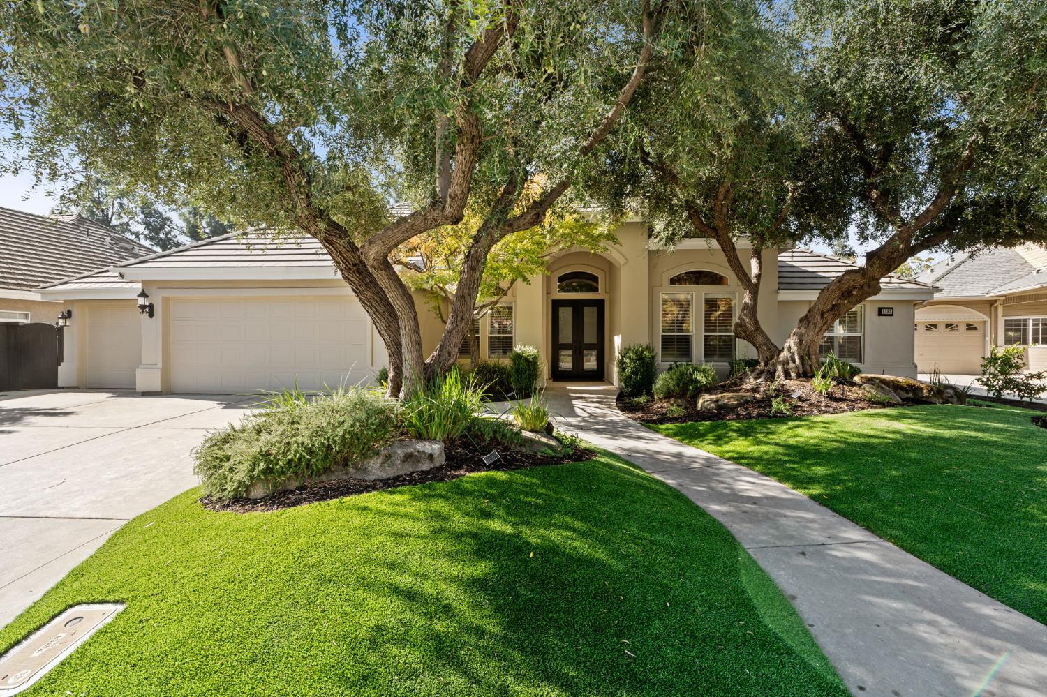 1353 E Saint James Cir